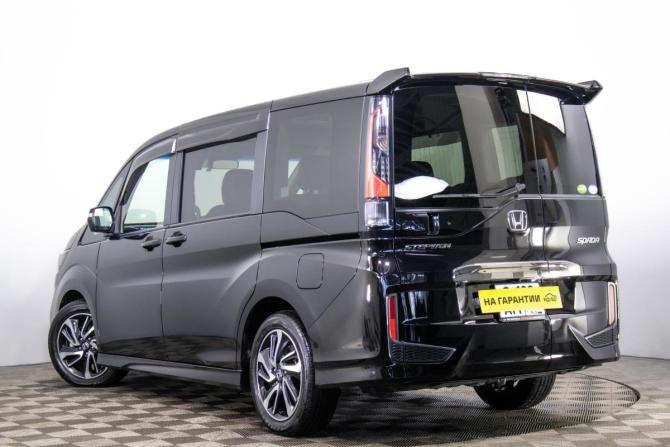 Honda Stepwgn V Рестайлинг с пробегом 2017 года, цена 2 619 000 рублей, 38640 км, минивэн, Автокод Объявления