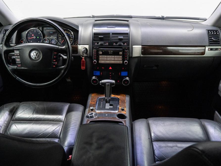 Volkswagen Touareg I Рестайлинг Тюмень  - изображение 18