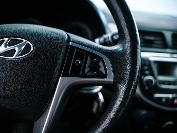 Hyundai Solaris I Рестайлинг с пробегом 2015 года, цена 990 000 рублей, 102118 км, седан, Автокод Объявления