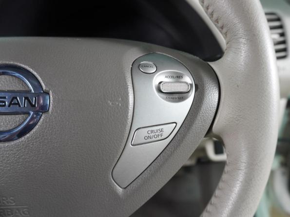 Nissan Leaf I (ZE0/AZE0) с пробегом 2012 года, цена 849 000 рублей, 135768 км, хэтчбек, Автокод Объявления