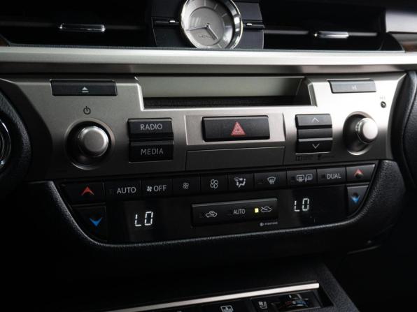Lexus ES VI Рестайлинг с пробегом 2015 года, цена 2 359 000 рублей, 256772 км, седан, Автокод Объявления