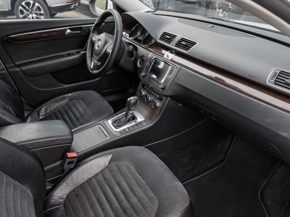 Volkswagen Passat B7 с пробегом 2011 года, цена 1 057 000 рублей, 260027 км, седан, Автокод Объявления