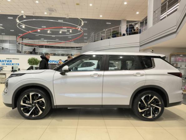 Mitsubishi Outlander IV с пробегом 2023 года, цена 4 250 000 рублей, 10 км, внедорожник, Автокод Объявления