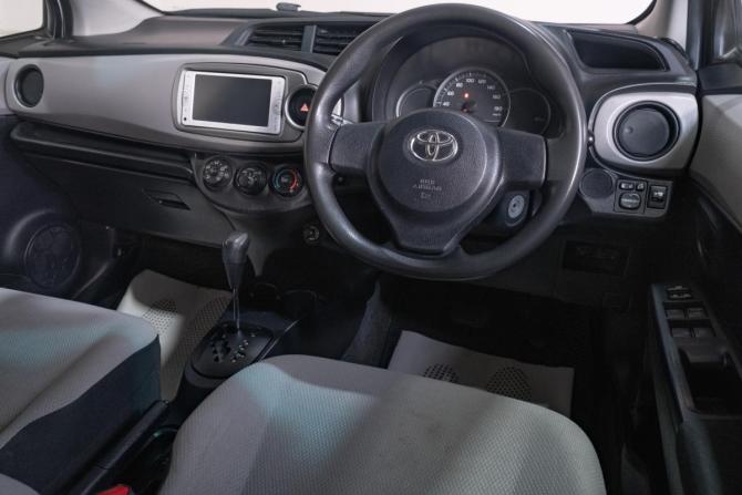 Toyota Vitz III (XP130) с пробегом 2013 года, цена 749 000 рублей, 130000 км, хэтчбек, Автокод Объявления