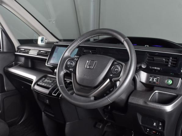 Honda Stepwgn V Рестайлинг с пробегом 2018 года, цена 2 299 995 рублей, 81383 км, минивэн, Автокод Объявления