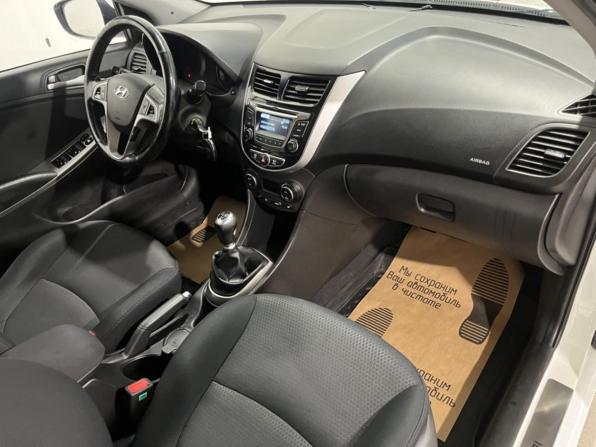 Hyundai Solaris I Рестайлинг с пробегом 2014 года, цена 950 000 рублей, 129484 км, хэтчбек, Автокод Объявления