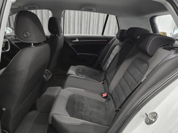 Volkswagen Golf VII с пробегом 2015 года, цена 1 240 000 рублей, 138815 км, хэтчбек, Автокод Объявления