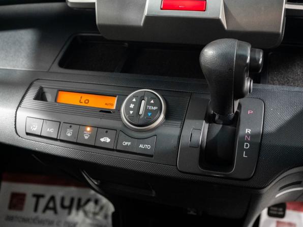Honda Freed I с пробегом 2010 года, цена 870 500 рублей, 210486 км, компактвэн, Автокод Объявления