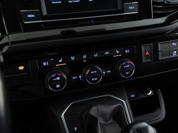 Volkswagen Multivan T6 Рестайлинг с пробегом 2020 года, цена 5 599 000 рублей, 119981 км, минивэн, Автокод Объявления