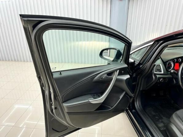 Opel Astra J Рестайлинг с пробегом 2012 года, цена 590 000 рублей, 304265 км, седан, Автокод Объявления