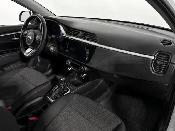Kia Rio IV Рестайлинг с пробегом 2020 года, цена 1 590 000 рублей, 105000 км, седан, Автокод Объявления