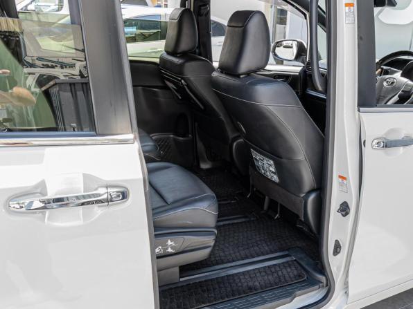 Toyota Esquire I Рестайлинг с пробегом 2018 года, цена 2 310 000 рублей, 93411 км, минивэн, Автокод Объявления