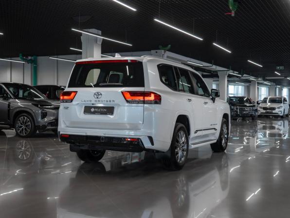 Toyota Land Cruiser 300 Series с пробегом 2024 года, цена 14 200 000 рублей, 22 км, внедорожник, Автокод Объявления