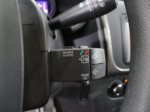 Renault Sandero II с пробегом 2018 года, цена 939 000 рублей, 88727 км, хэтчбек, Автокод Объявления