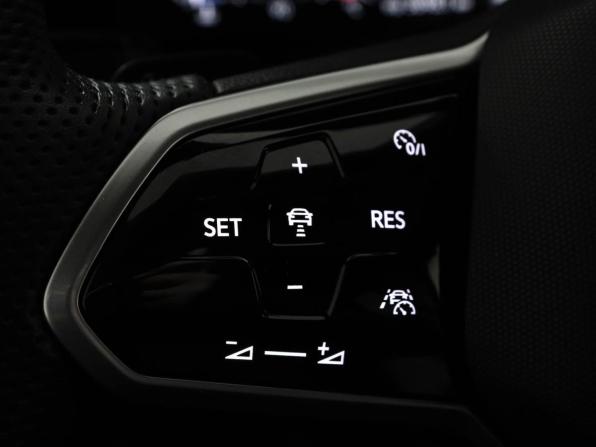 Volkswagen Touareg III с пробегом 2022 года, цена 8 100 000 рублей, 54768 км, внедорожник, Автокод Объявления