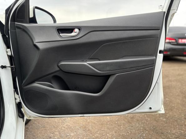 Hyundai Solaris II с пробегом 2019 года, цена 895 000 рублей, 284000 км, седан, Автокод Объявления
