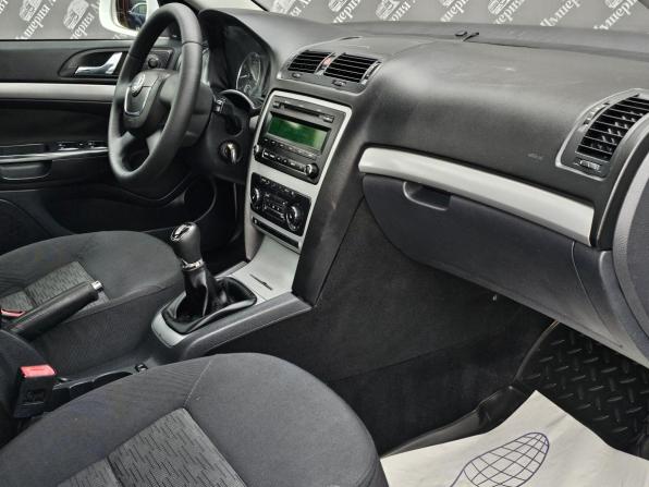 Skoda Octavia II (A5) Рестайлинг с пробегом 2012 года, цена 720 000 рублей, 228000 км, лифтбек, Автокод Объявления