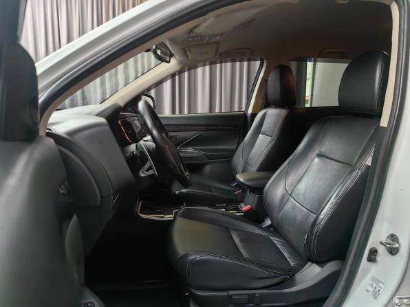 Mitsubishi Outlander III Рестайлинг 2 с пробегом 2017 года, цена 1 888 000 рублей, 142638 км, внедорожник, Автокод Объявления