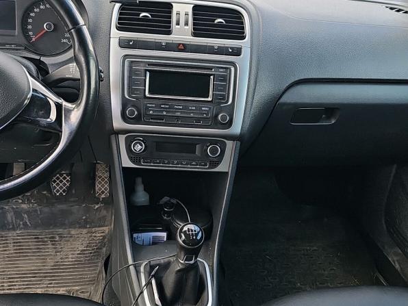 Volkswagen Polo V Рестайлинг с пробегом 2015 года, цена 670 000 рублей, 241000 км, седан, Автокод Объявления