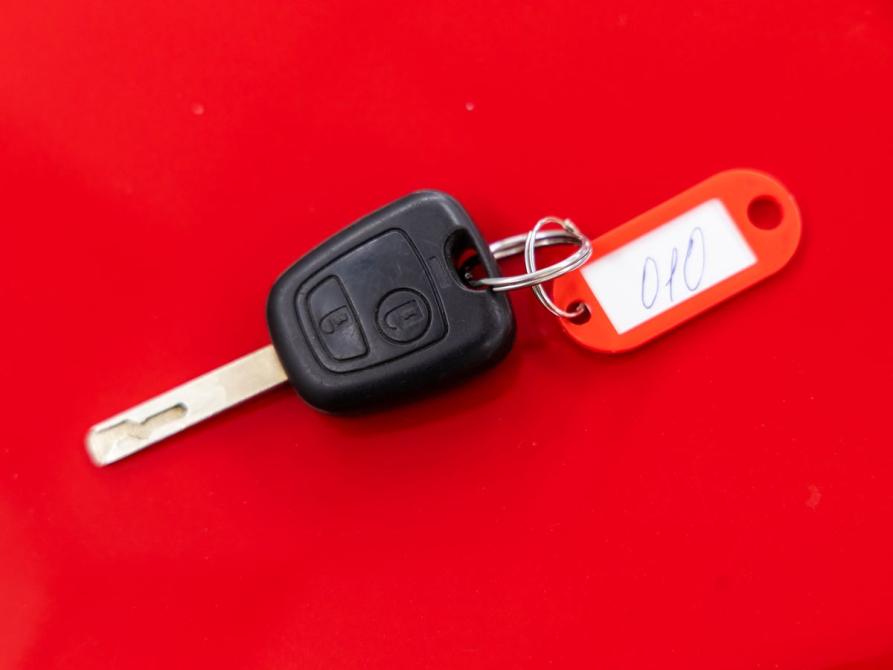 Peugeot 107 I Рестайлинг Волгоград  - изображение 30