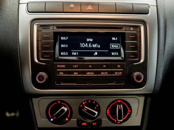 Volkswagen Polo V Рестайлинг с пробегом 2017 года, цена 1 210 000 рублей, 76278 км, седан, Автокод Объявления