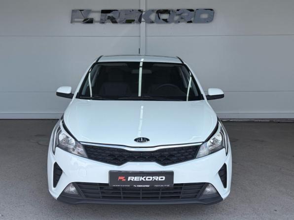 Kia Rio IV Рестайлинг с пробегом 2020 года, цена 1 599 000 рублей, 121000 км, седан, Автокод Объявления