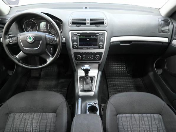 Skoda Octavia II (A5) Рестайлинг с пробегом 2012 года, цена 889 900 рублей, 313905 км, лифтбек, Автокод Объявления