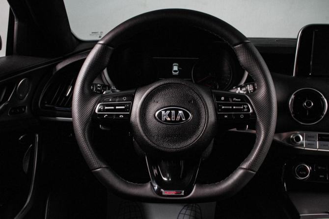 Kia Stinger I Рестайлинг с пробегом 2018 года, цена 3 009 000 рублей, 123110 км, лифтбек, Автокод Объявления