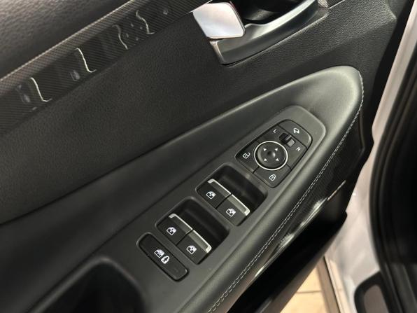 Hyundai Santa Fe IV Рестайлинг с пробегом 2022 года, цена 3 800 000 рублей, 42000 км, внедорожник, Автокод Объявления