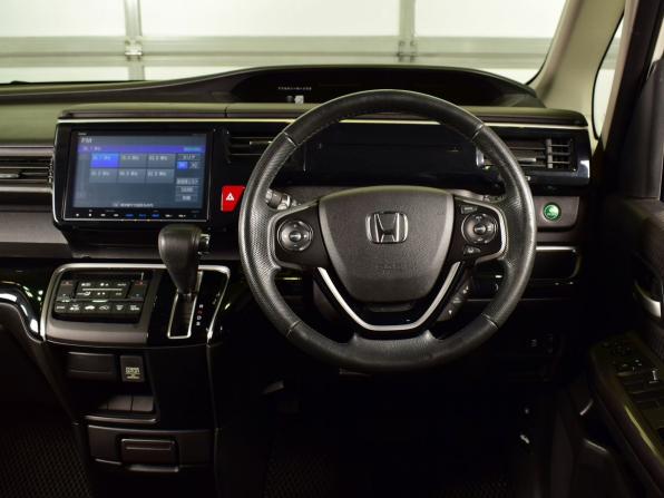 Honda Stepwgn V с пробегом 2017 года, цена 1 999 995 рублей, 107685 км, минивэн, Автокод Объявления