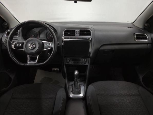 Volkswagen Polo V Рестайлинг с пробегом 2018 года, цена 1 030 000 рублей, 214004 км, седан, Автокод Объявления