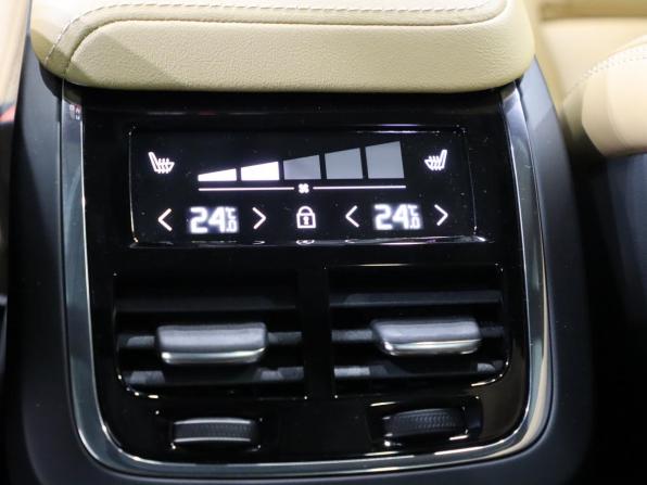 Volvo V60 Cross Country II с пробегом 2024 года, цена 6 350 000 рублей, 26500 км, универсал, Автокод Объявления