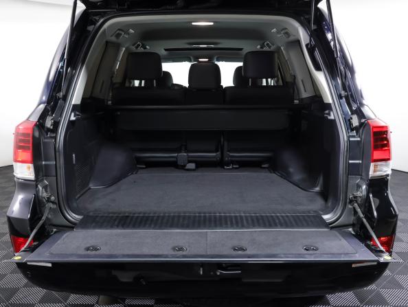 Toyota Land Cruiser 200 Series Рестайлинг 2 с пробегом 2019 года, цена 8 387 000 рублей, 31050 км, внедорожник, Автокод Объявления