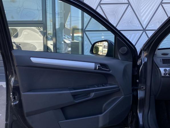 Opel Astra H Рестайлинг с пробегом 2012 года, цена 599 000 рублей, 211689 км, седан, Автокод Объявления