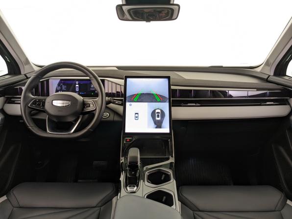 Geely Atlas II с пробегом 2024 года, цена 2 850 000 рублей, 31300 км, внедорожник, Автокод Объявления