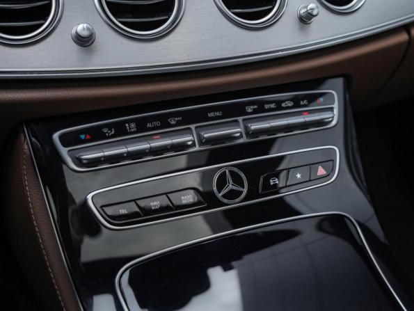 Mercedes-Benz E-Класс V (W213 S213 C238) Рестайлинг с пробегом 2021 года, цена 4 199 000 рублей, 70691 км, седан, Автокод Объявления