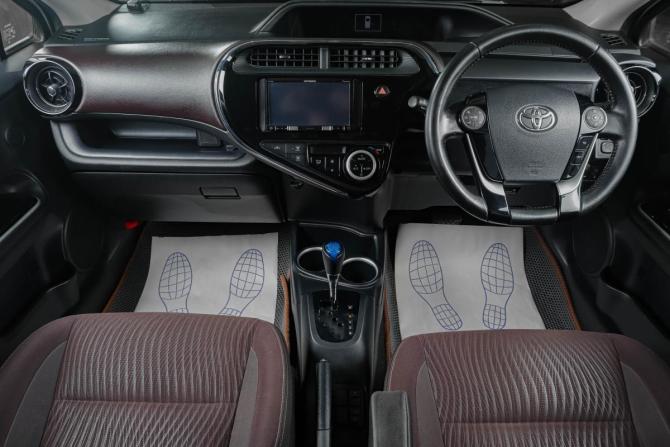 Toyota Aqua I Рестайлинг с пробегом 2017 года, цена 1 339 000 рублей, 165000 км, хэтчбек, Автокод Объявления