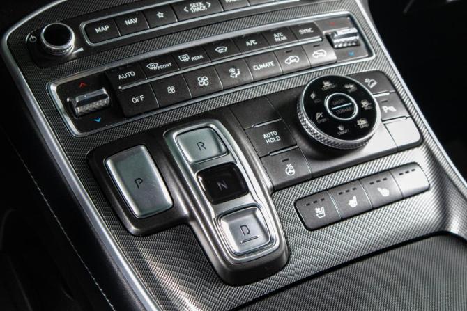 Hyundai Santa Fe IV Рестайлинг с пробегом 2023 года, цена 4 699 000 рублей, 85650 км, внедорожник, Автокод Объявления