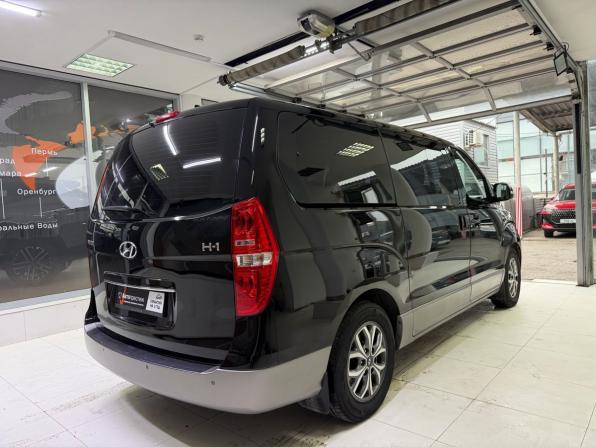 Hyundai H-1 II Рестайлинг 2 с пробегом 2019 года, цена 3 300 000 рублей, 90000 км, минивэн, Автокод Объявления