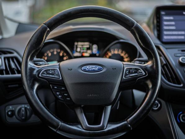 Ford Kuga II Рестайлинг с пробегом 2017 года, цена 1 377 000 рублей, 159348 км, внедорожник, Автокод Объявления