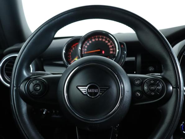 Mini Hatch III (F55/F56) Рестайлинг с пробегом 2019 года, цена 1 947 800 рублей, 50000 км, хэтчбек, Автокод Объявления