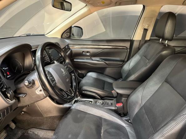 Mitsubishi Outlander III Рестайлинг 2 с пробегом 2015 года, цена 1 515 000 рублей, 192412 км, внедорожник, Автокод Объявления