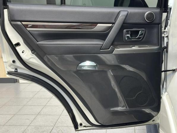 Mitsubishi Pajero IV Рестайлинг 2 с пробегом 2019 года, цена 3 785 000 рублей, 124027 км, внедорожник, Автокод Объявления
