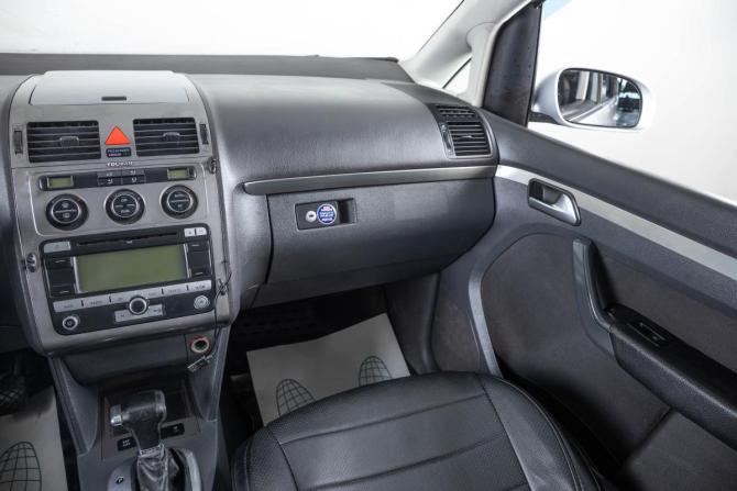 Volkswagen Touran I Рестайлинг с пробегом 2008 года, цена 799 000 рублей, 528635 км, компактвэн, Автокод Объявления