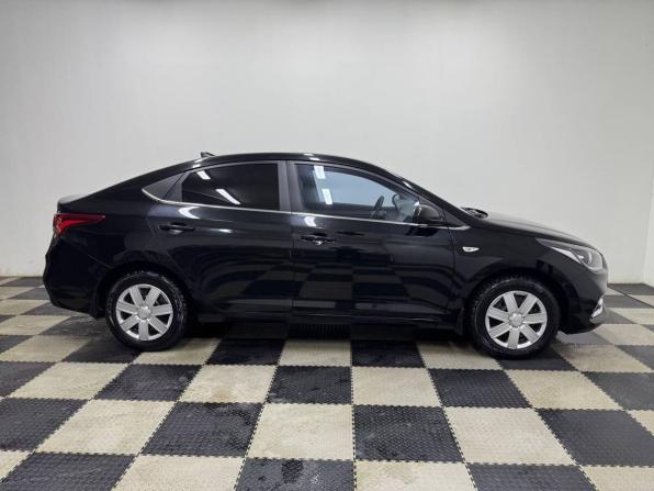 Hyundai Solaris II с пробегом 2018 года, цена 1 062 700 рублей, 179160 км, седан, Автокод Объявления