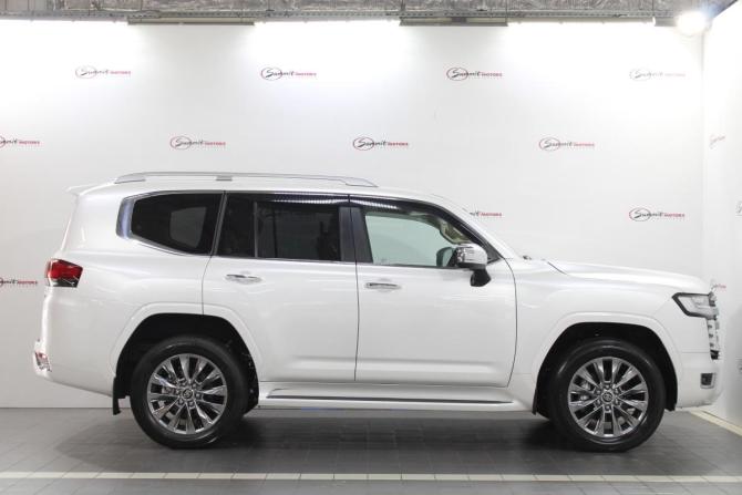 Toyota Land Cruiser 300 Series с пробегом 2024 года, цена 13 400 000 рублей, 25 км, внедорожник, Автокод Объявления