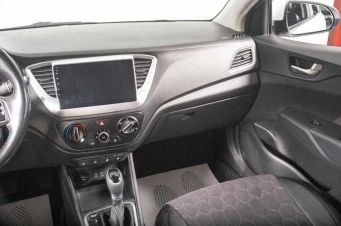 Hyundai Solaris II с пробегом 2018 года, цена 1 349 000 рублей, 101500 км, седан, Автокод Объявления