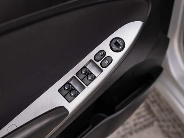 Hyundai Solaris I Рестайлинг с пробегом 2016 года, цена 840 000 рублей, 185195 км, седан, Автокод Объявления