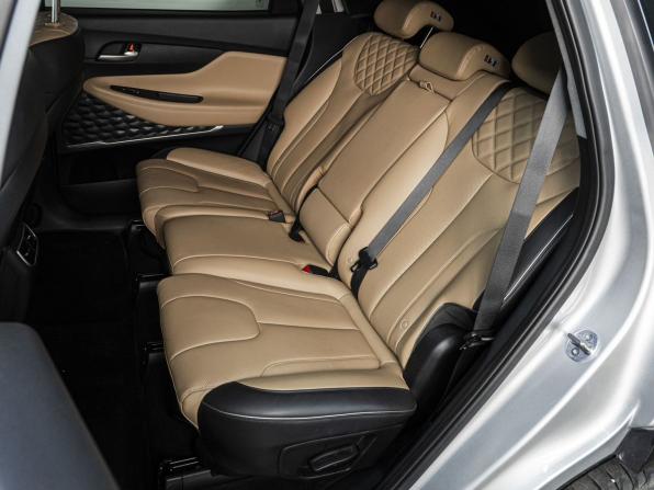 Hyundai Santa Fe IV Рестайлинг с пробегом 2023 года, цена 4 199 000 рублей, 42092 км, внедорожник, Автокод Объявления