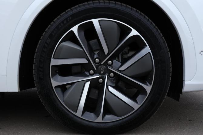 Li Auto (Lixiang) L7 I Рестайлинг с пробегом 2024 года, цена 6 480 000 рублей, 46500 км, внедорожник, Автокод Объявления